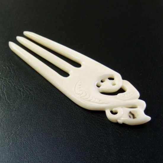 ボーンカービングペンダント【Heru+Manaia】 - 19011zhb 《一点もの》