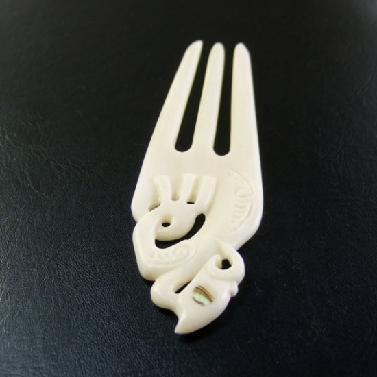 ボーンカービングペンダント【Heru+Manaia】 - 19011zhb 《一点もの》