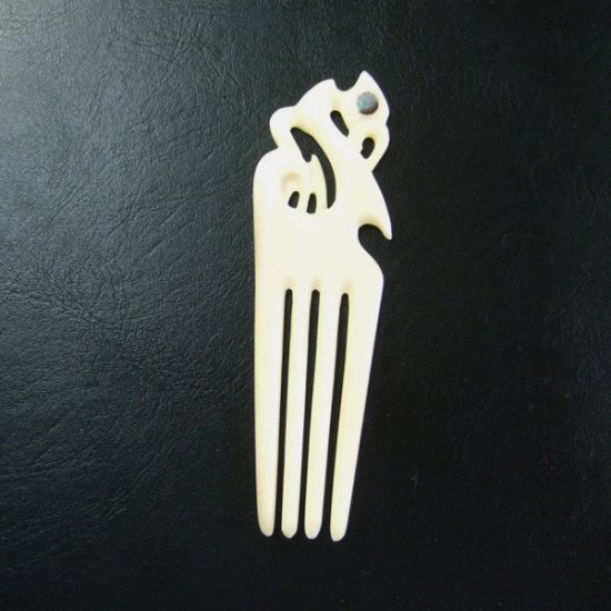 ボーンカービングペンダント【Heru+Manaia】 - 19012zhb 《一点もの》