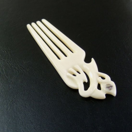 ボーンカービングペンダント【Heru+Manaia】 - 19012zhb 《一点もの》