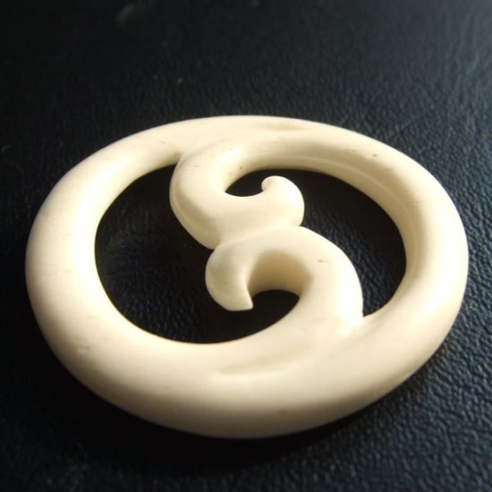 ボーンカービングペンダント【スパイラル】 - 03003chc 《一点もの》