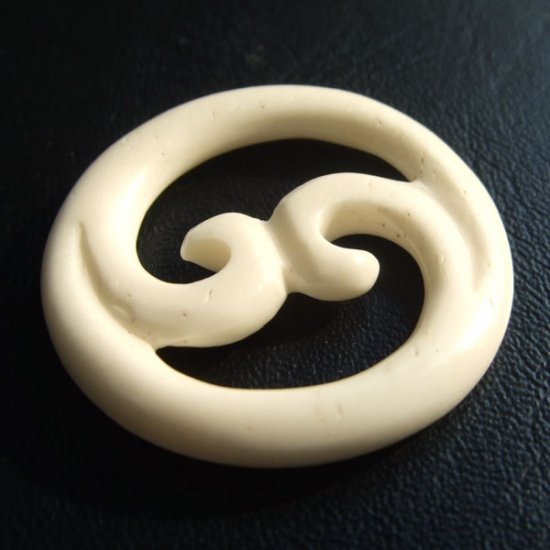 ボーンカービングペンダント【スパイラル】 - 03003chc 《一点もの》
