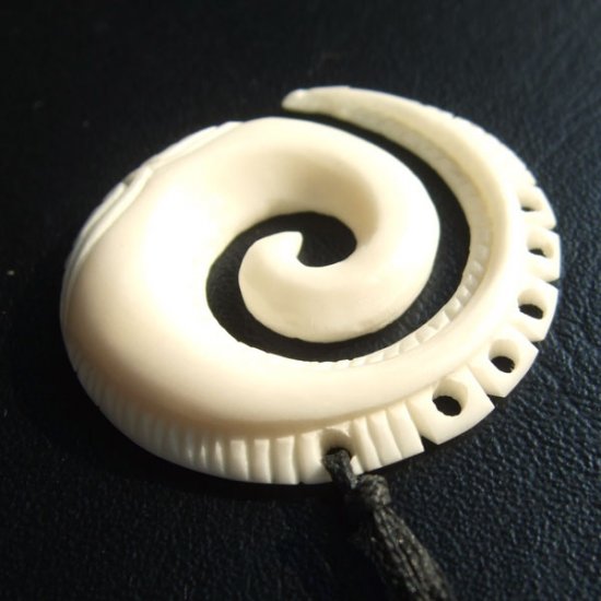 ボーンカービングペンダント【スパイラル】 - 03005nzc