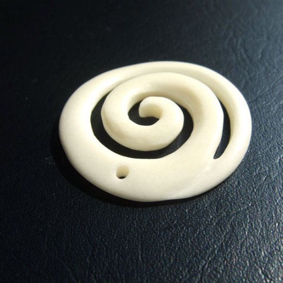 ボーンカービングペンダント【スパイラル】 - 03010chd