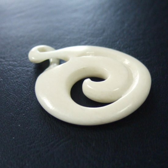 ボーンカービングペンダント【スパイラル+ツイスト】 - 03019chd