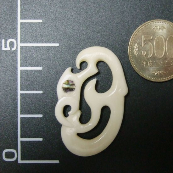 ボーンカービングペンダント【Manaia】 - 11012zhb 《一点もの》