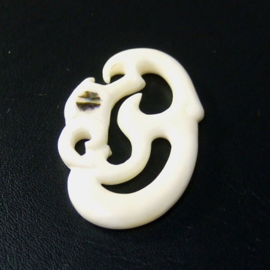 ボーンカービングペンダント【Manaia】 - 11012zhb 《一点もの》