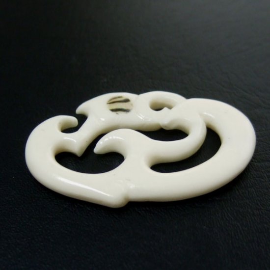 ボーンカービングペンダント【Manaia】 - 11012zhb 《一点もの》