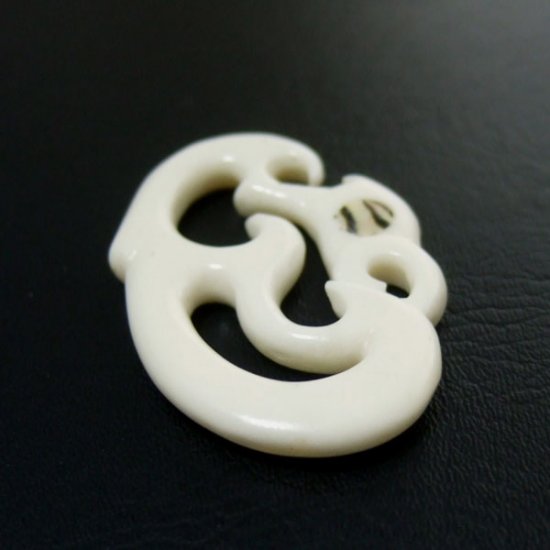 ボーンカービングペンダント【Manaia】 - 11012zhb 《一点もの》