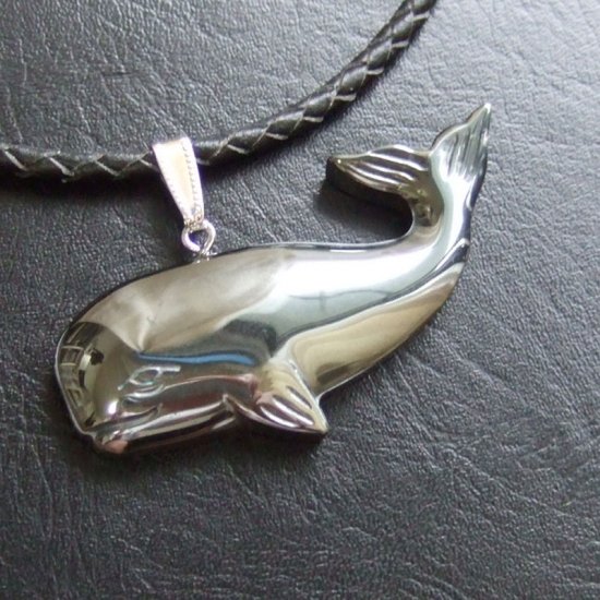 ヘマタイト製　くじらデザインペンダント - ecg00028