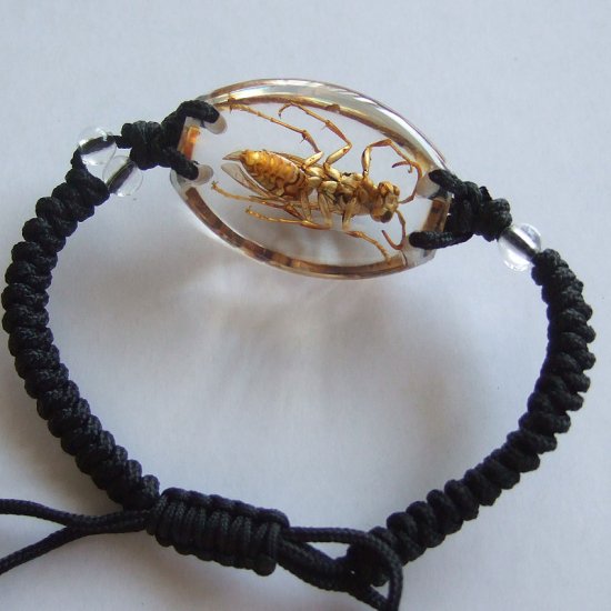 ハチのブレスレット