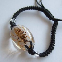 ハチのブレスレット