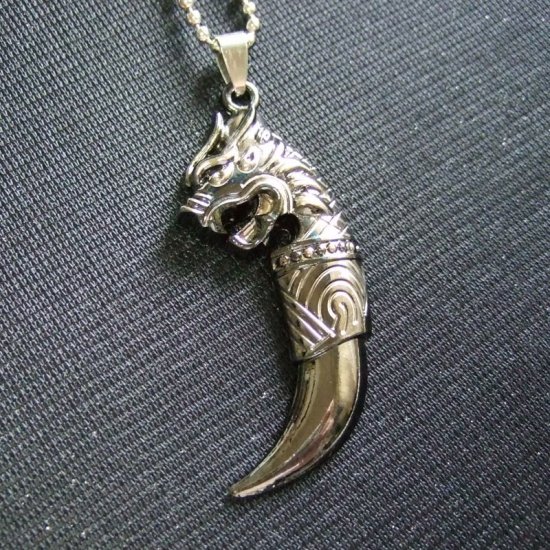 ステンレス製牙デザインペンダント（片面加工）-emd00018