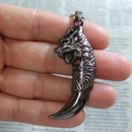 ステンレス製牙デザインペンダント（片面加工）-emd00018