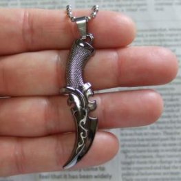 ステンレス製ナイフデザインペンダント（片面加工）-emd00019