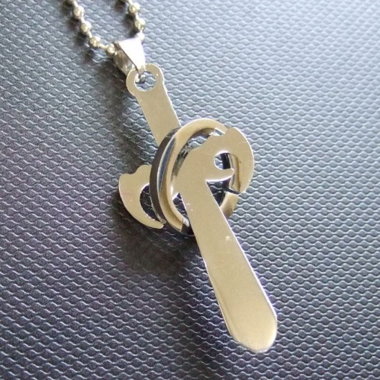 ステンレス製 剣デザインペンダント（片面加工）-emd00025