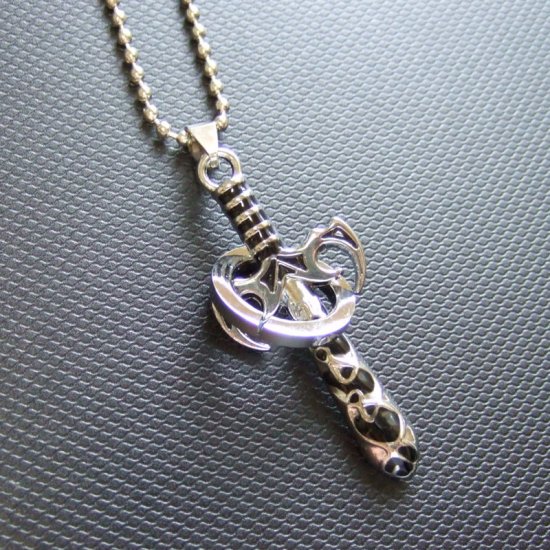 ステンレス製 剣デザインペンダント（片面加工）-emd00025