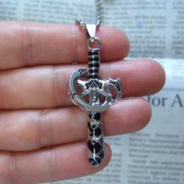 ステンレス製 剣デザインペンダント（片面加工）-emd00025