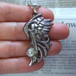 ステンレス製 翼デザインペンダント（片面加工）-emd00026