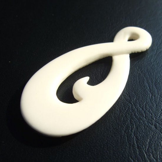 ボーンカービングペンダント【ツイスト】貝装飾 - 10005chc