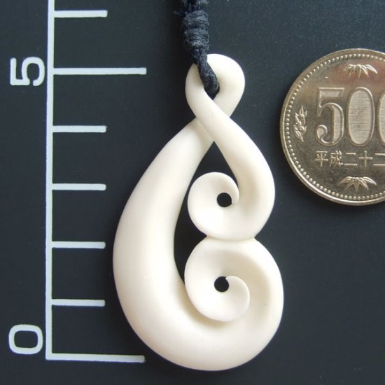 ボーンカービングペンダント【ツイスト+コル】 - 10005nzd 《一点もの》