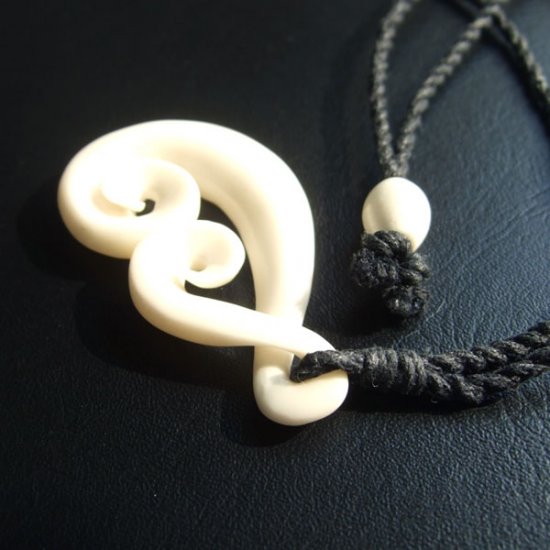 ボーンカービングペンダント【ツイスト+コル】 - 10005nzd 《一点もの》