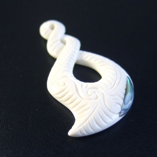 ボーンカービンングペンダント【ツイスト】 - 10009chc