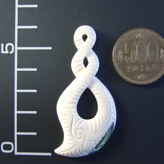 ボーンカービンングペンダント【ツイスト】 - 10009chc