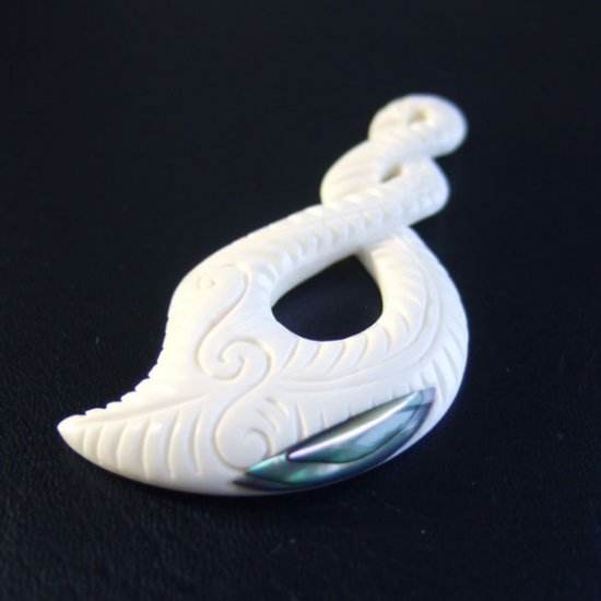 ボーンカービンングペンダント【ツイスト】 - 10009chc