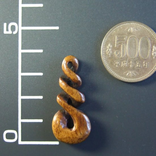 ステイン ボーンカービングペンダント【トリプルツイスト】 - 10011chd