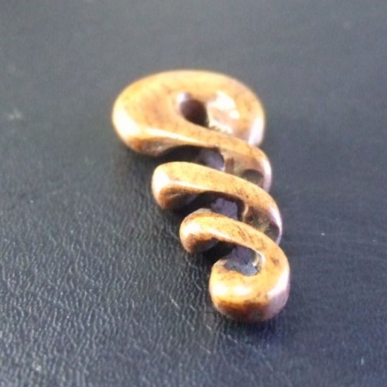 ステイン ボーンカービングペンダント【トリプルツイスト】 - 10011chd