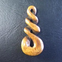 ステイン ボーンカービングペンダント【トリプルツイスト】 - 10011chd