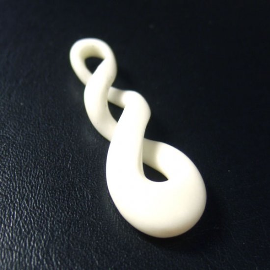 ボーンカービンングペンダント【ダブルツイスト】 - 10015chc 《一点もの》