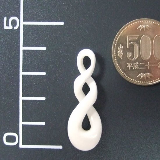 ボーンカービンングペンダント【ダブルツイスト】 - 10015chc 《一点もの》