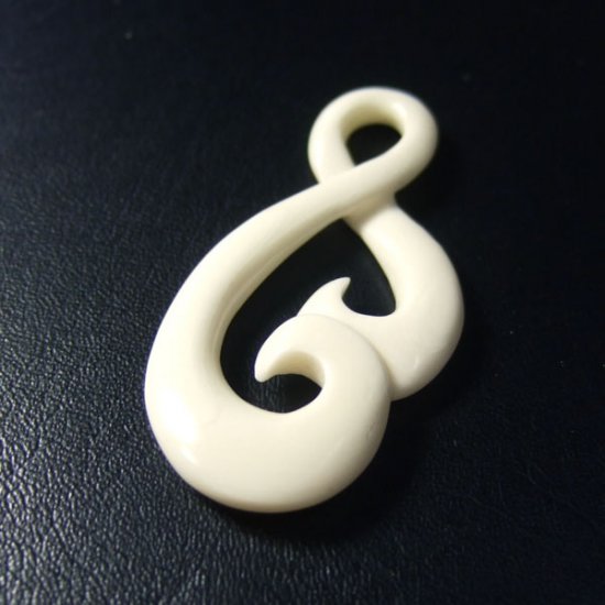 ボーンカービンングペンダント【ツイスト】 - 10016chd 《一点もの》