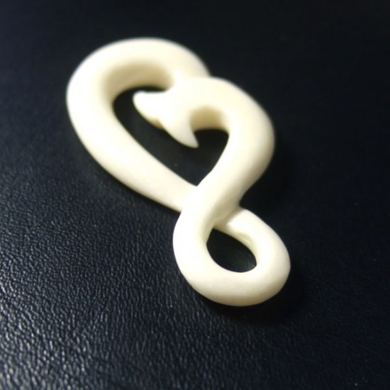 ボーンカービンングペンダント【ツイスト】 - 10016chd 《一点もの》