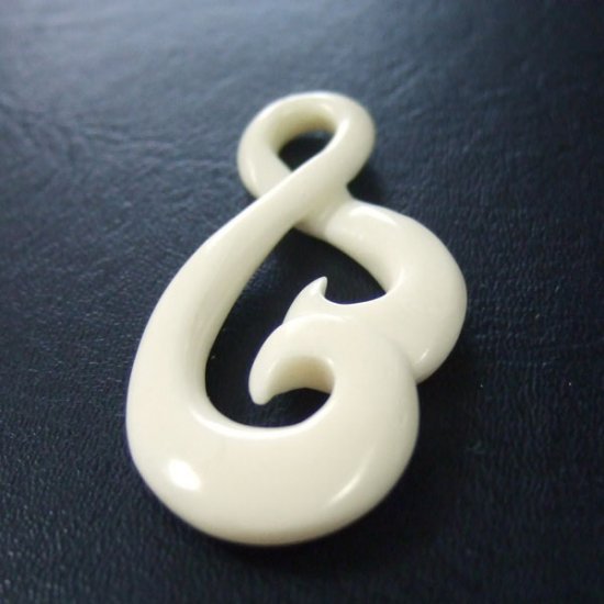 ボーンカービンングペンダント【ツイスト】 - 10016chd 《一点もの》