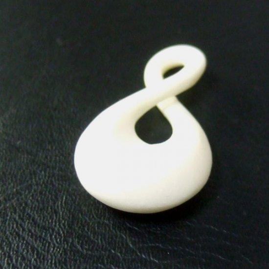 ボーンカービンングペンダント【ツイスト】 - 10021chc