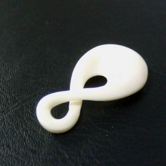 ボーンカービンングペンダント【ツイスト】 - 10021chc