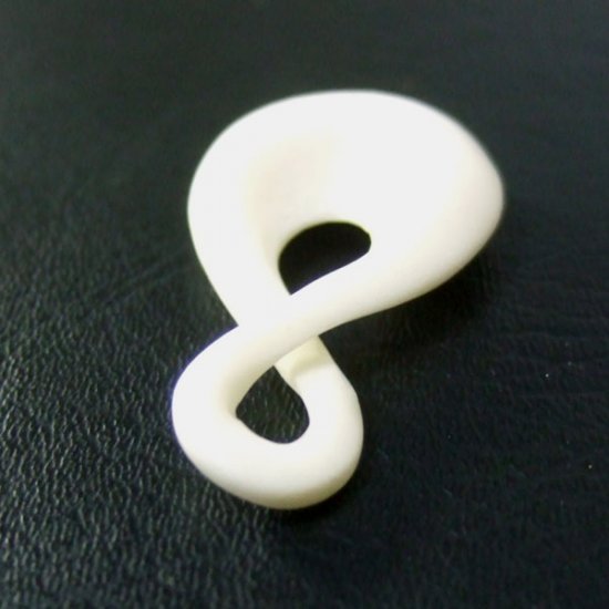 ボーンカービンングペンダント【ツイスト】 - 10021chc