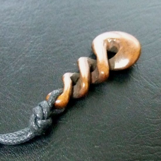 ステイン ボーンカービングペンダント【トリプルツイスト】 - 10027chd