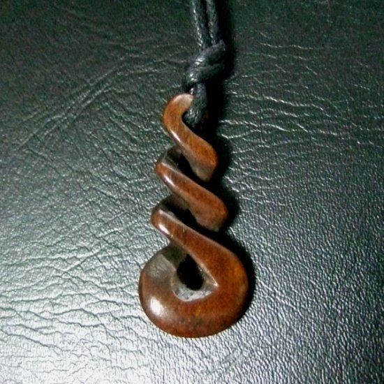 ステイン ボーンカービングペンダント【トリプルツイスト】 - 10027chd