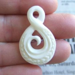 【表示現品】ボーンカービンングペンダント【ツイスト】 - 10031ebo