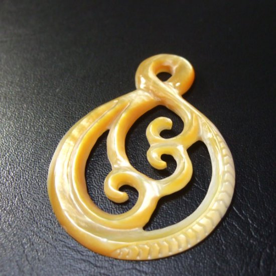 カービングペンダント【ツイスト】 - 11022apc