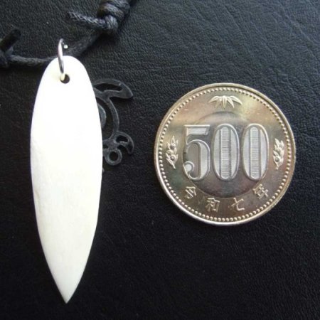 ボーンカービングペンダント【サーブボード+海ガメ】 - BTC-30047