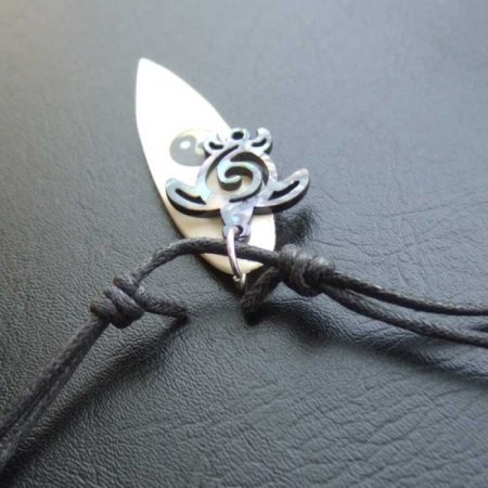 ボーンカービングペンダント【サーブボード+海ガメ】 - BTC-30047