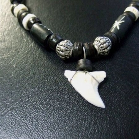 本物のサメの歯ネックレス - 20048etk