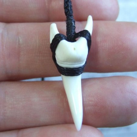 【表示現品】アオザメの前歯（約3.3cm）編みこみネックレス - 21143zhb