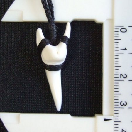 【表示現品】アオザメの前歯（約3.3cm）編みこみネックレス - 21143zhb