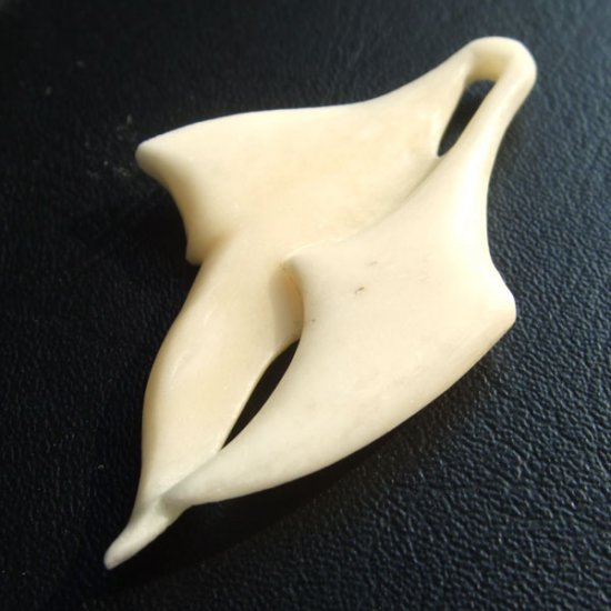 ボーンカービングペンダント【ホエールテール】 - 14003zh 《一点もの》